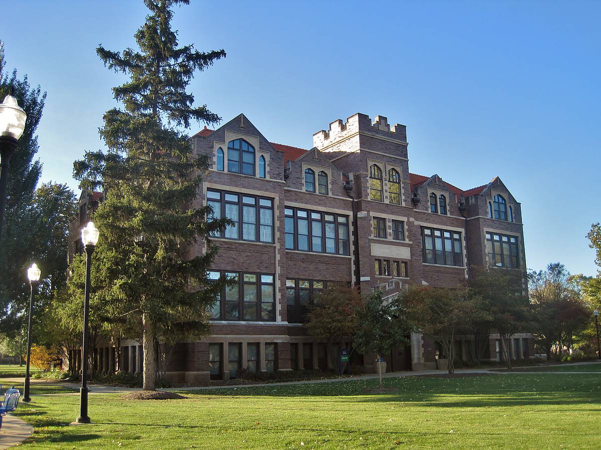 Aurora University campus