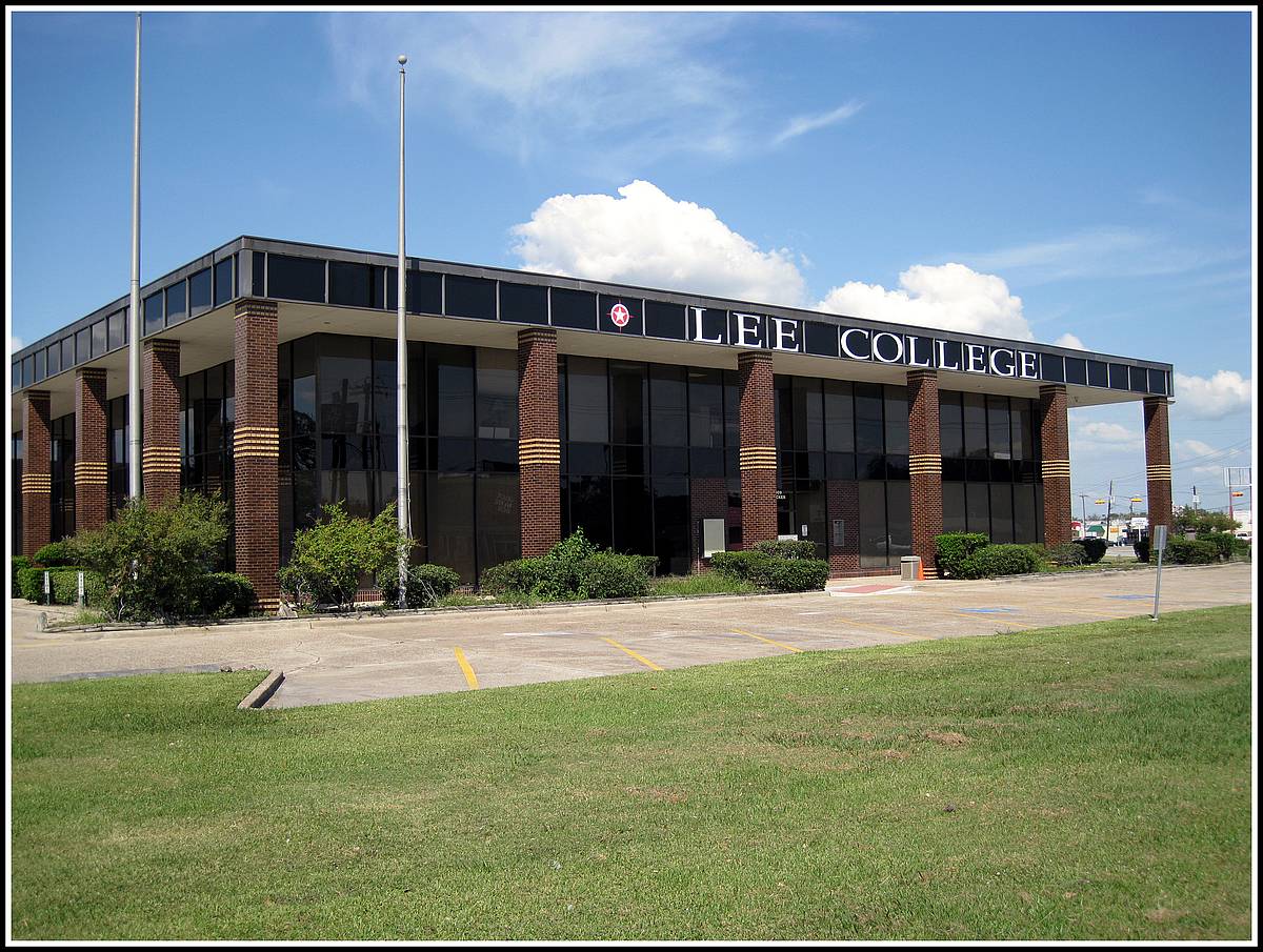 Lee College campus