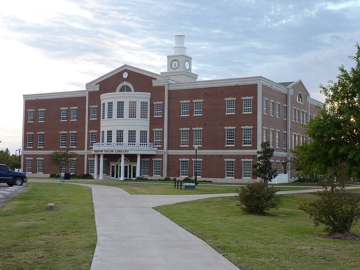 Rogers State University campus