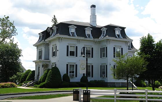 Dean College